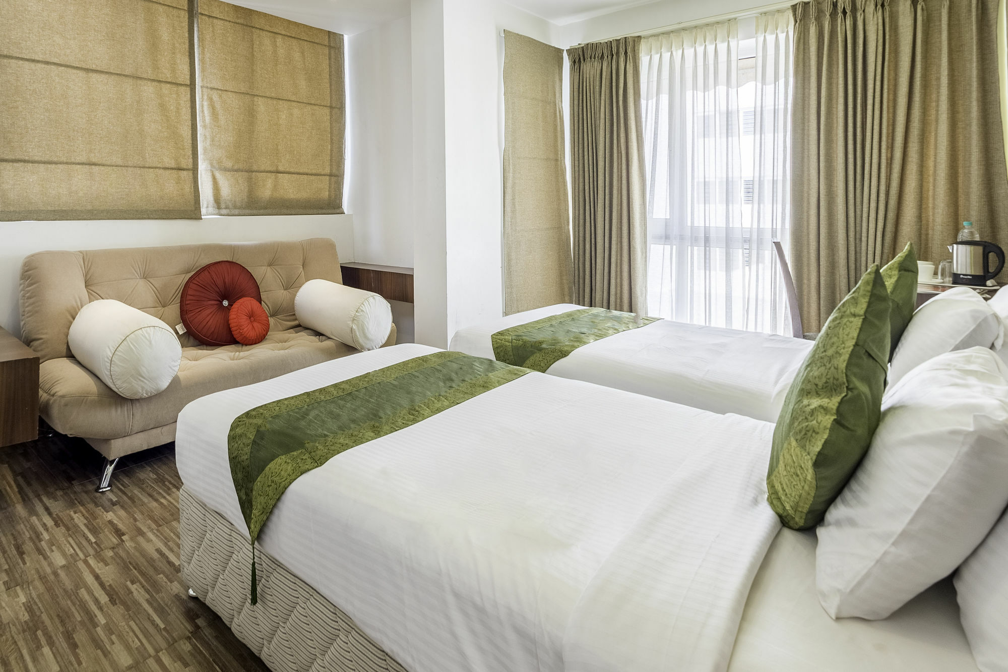 Treebo Trend J'S Five Two Boutique Hotel Ченай Екстериор снимка