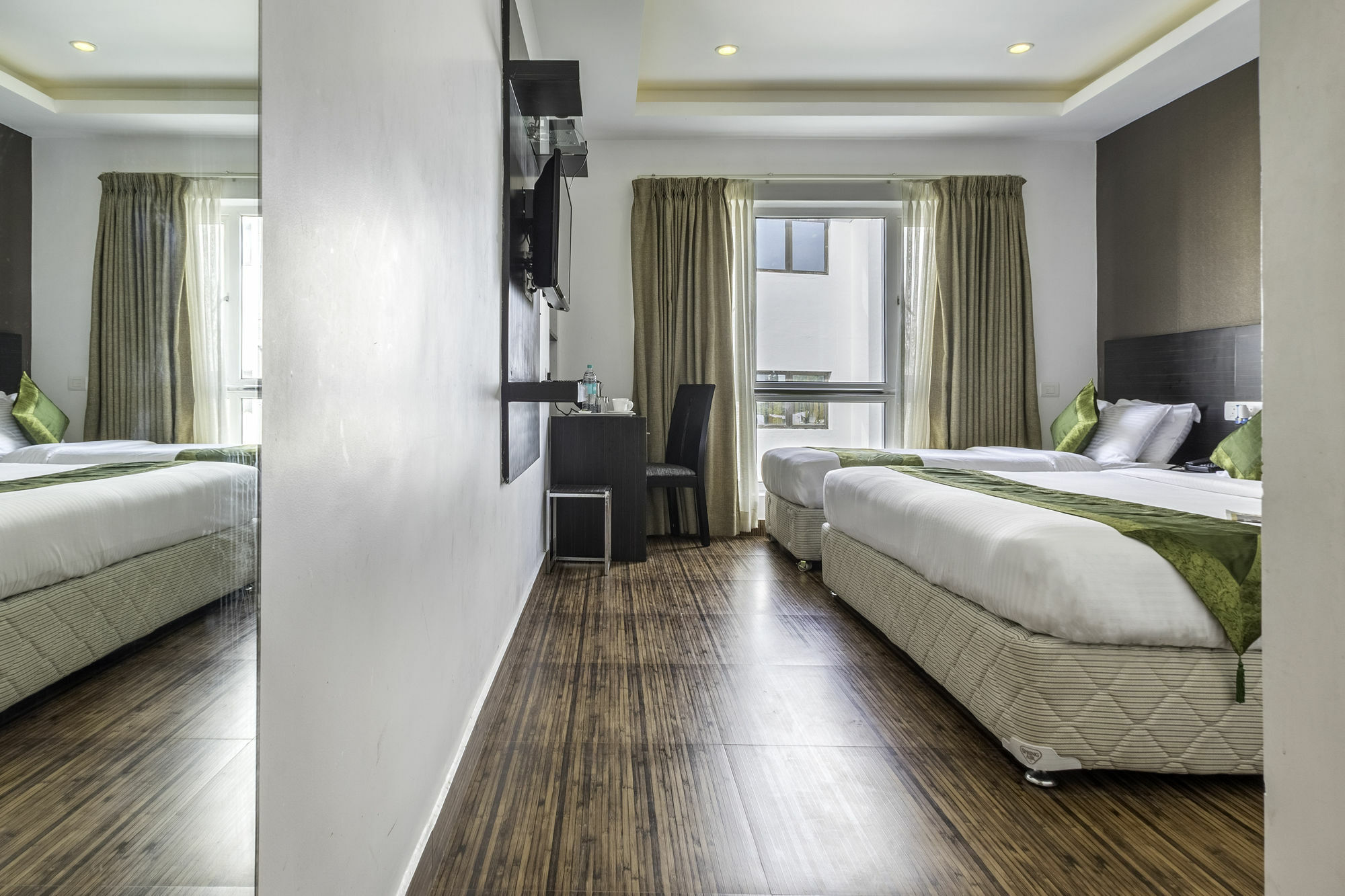 Treebo Trend J'S Five Two Boutique Hotel Ченай Екстериор снимка
