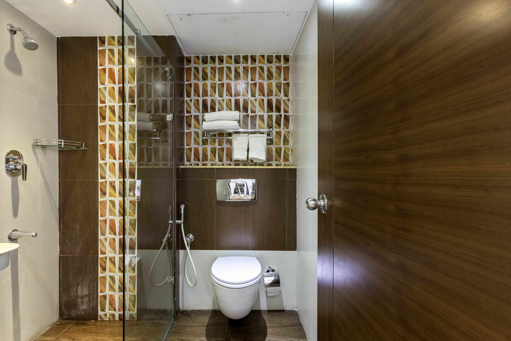 Treebo Trend J'S Five Two Boutique Hotel Ченай Екстериор снимка