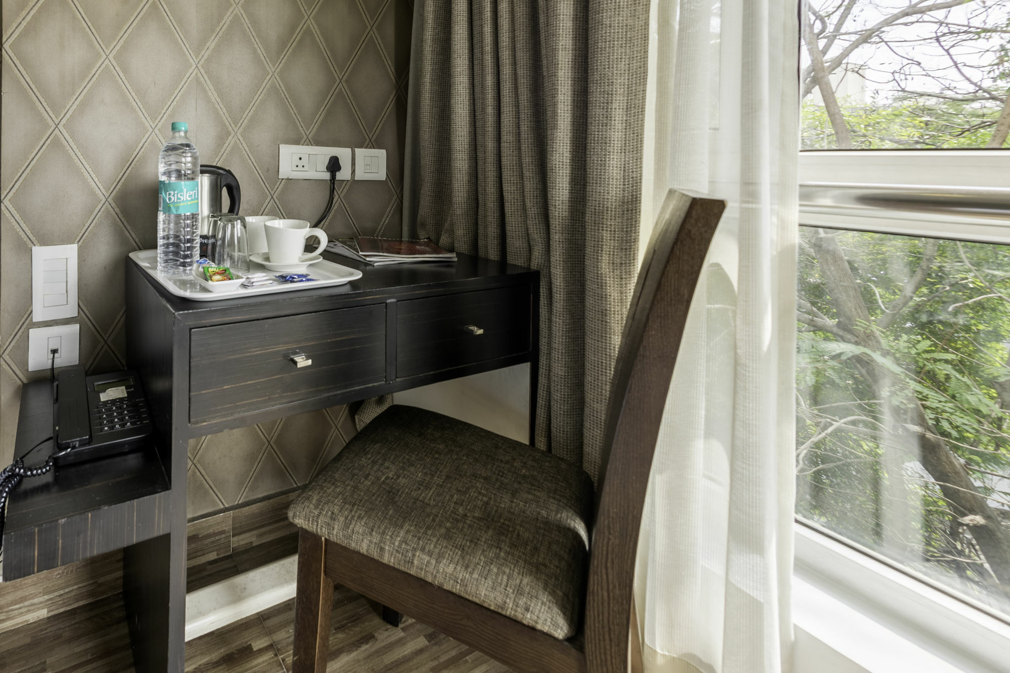 Treebo Trend J'S Five Two Boutique Hotel Ченай Екстериор снимка